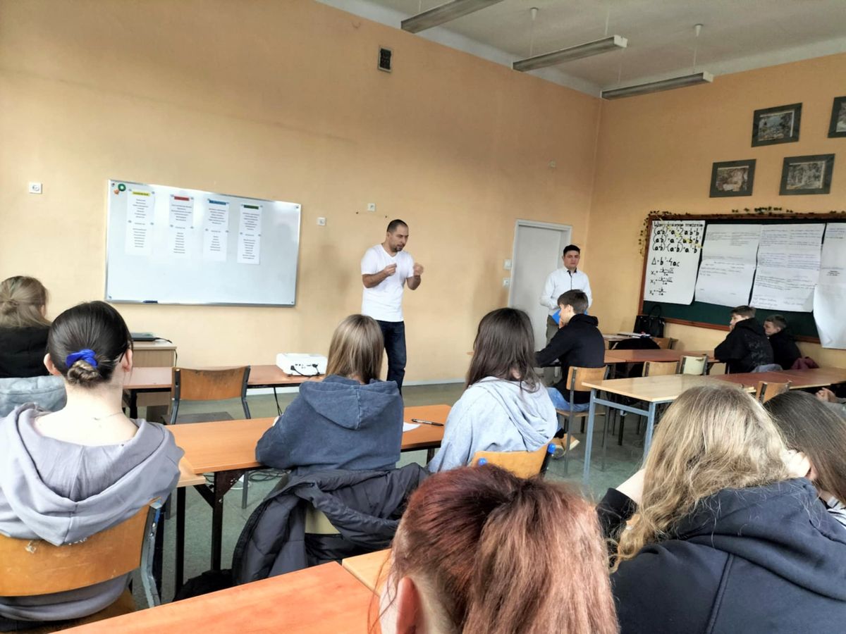 DĘBICKA MŁODZIEŻ SPRAWDZA SWOJE PREDYSPOZYCJE ZAWODOWE 2