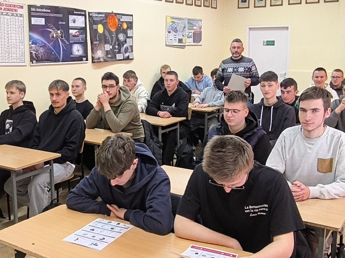 O BEZPIECZEŃSTWIE UCZESTNIKÓW 9 9 HUFCA PRACY KROSNO W TRAKCIE FERII 2