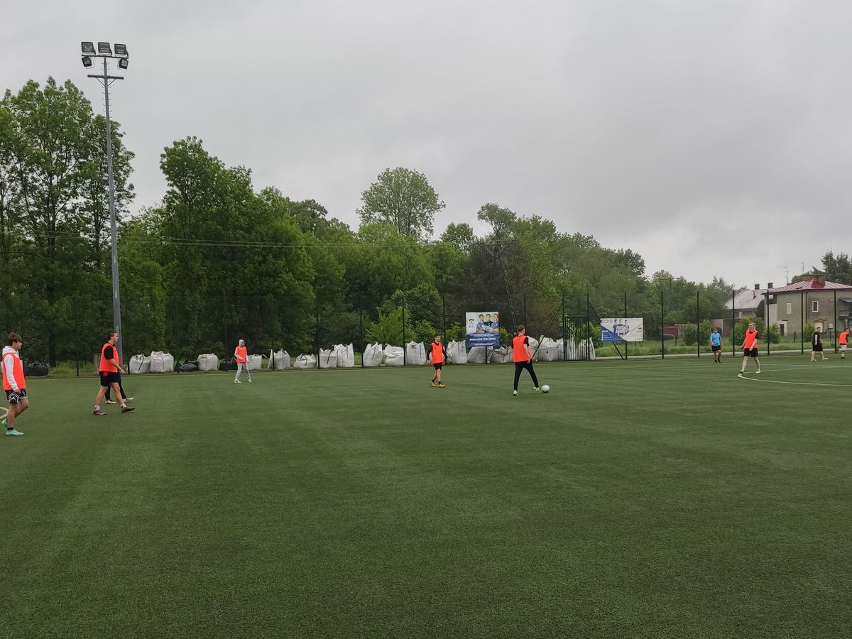 Rozgrywki piłki nożnej w 9 9 Hufcu Pracy Krosno 2