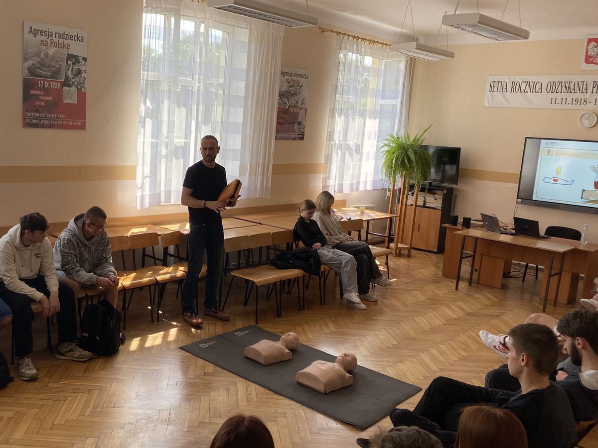 Pierwsza Pomoc Przedmedyczna w 9 10 Hufcu Pracy w Krośnie 2