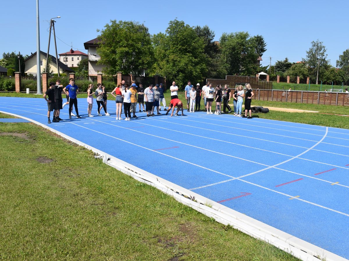 Światowy Dzień Biegania z OHP w Dębicy aktywnie radośnie i zespołowo 4