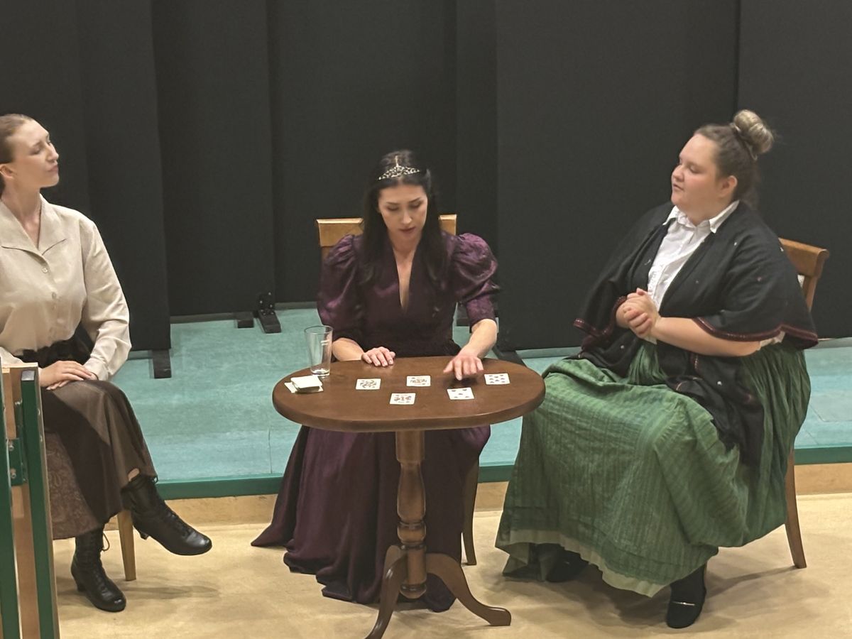 Kultura na wyciągnięcie ręki młodzież na spektaklu teatralnym 2
