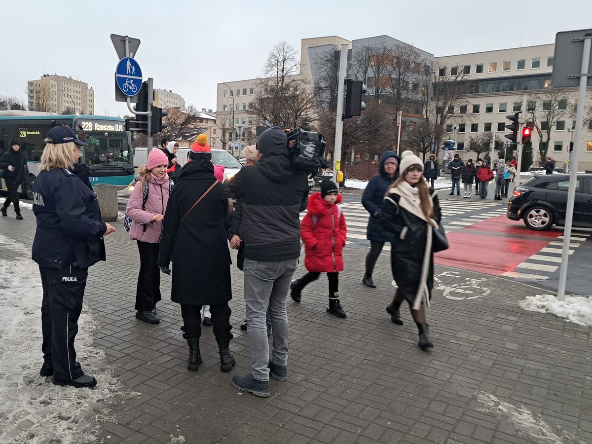 KAMPANIA WIDOCZNIWMROKU NA ULICACH RZESZOWA 3