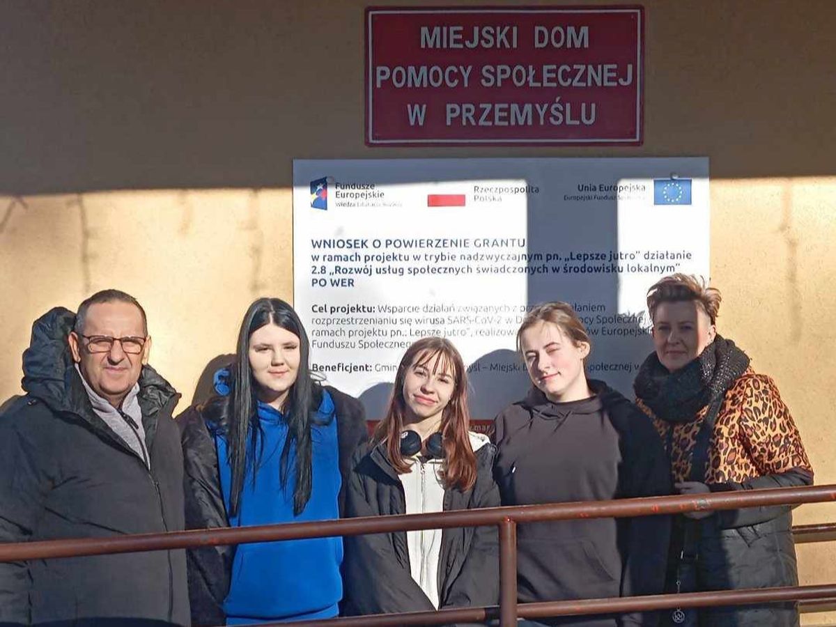 DZIEŃ BABCI I DZIADKA W PRZEMYSKIM HUFCU PRACY 1