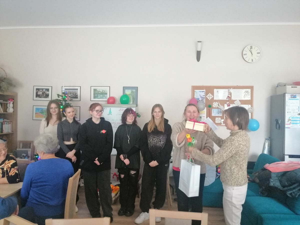 DZIEŃ BABCI I DZIADKA W JAROSŁAWSKIM HUFCU PRACY 3