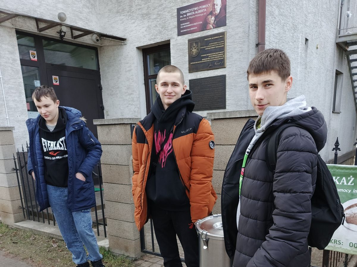 PODZIEL SIĘ CIEPŁYM POSIŁKIEM 1