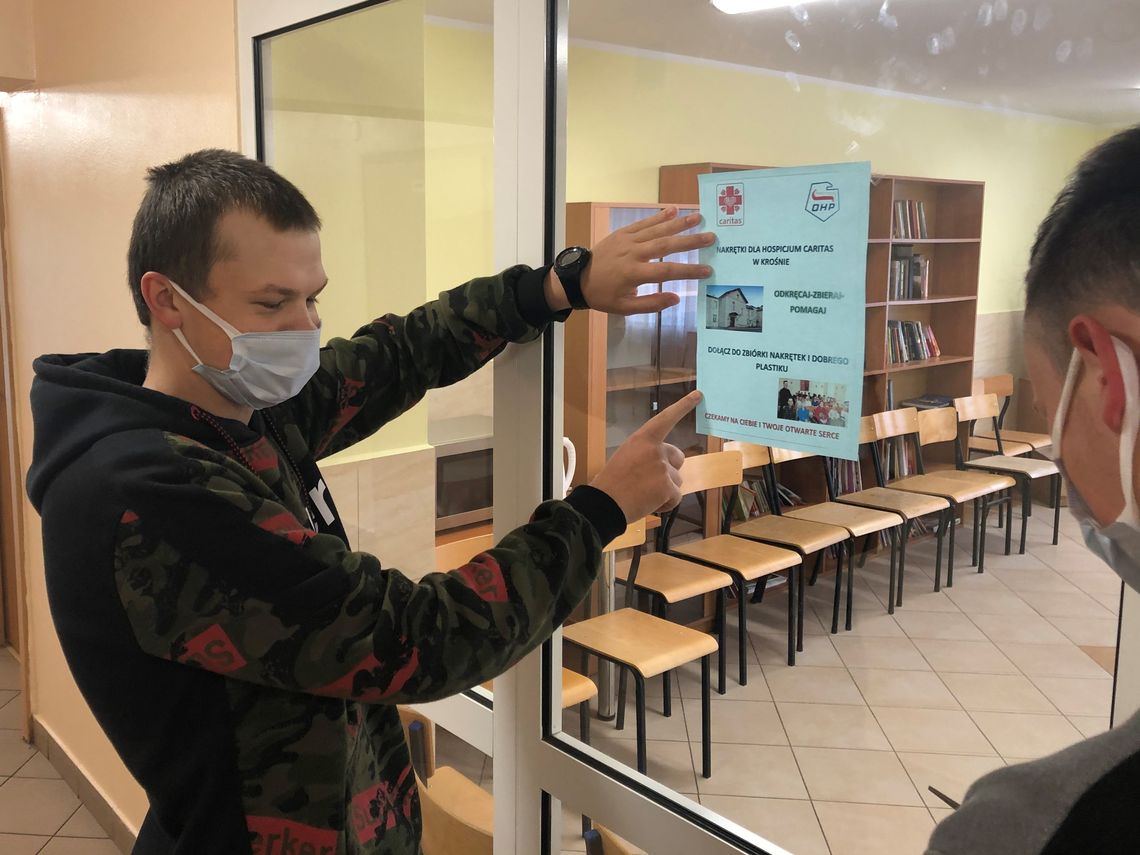 ZBIÓRKA NAKRĘTEK NA RZECZ HOSPICJUM CARITAS W KROŚNIE W OSIW IWONICZ 2