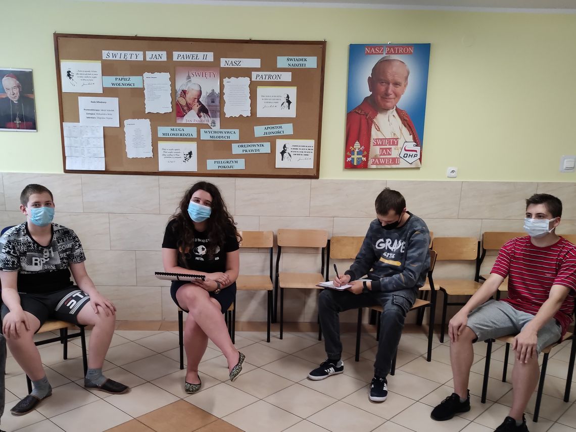 BEZPIECZNE WAKACJE ZAJĘCIA Z PSYCHOLOGIEM W OSiW IWONICZ. 2