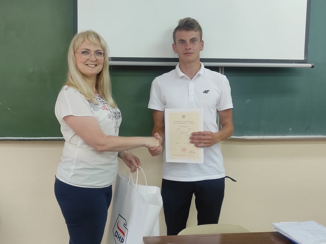 UROCZYSTE ZAKOŃCZENIE ROKU SZKOLNEGO W 9 10.3
