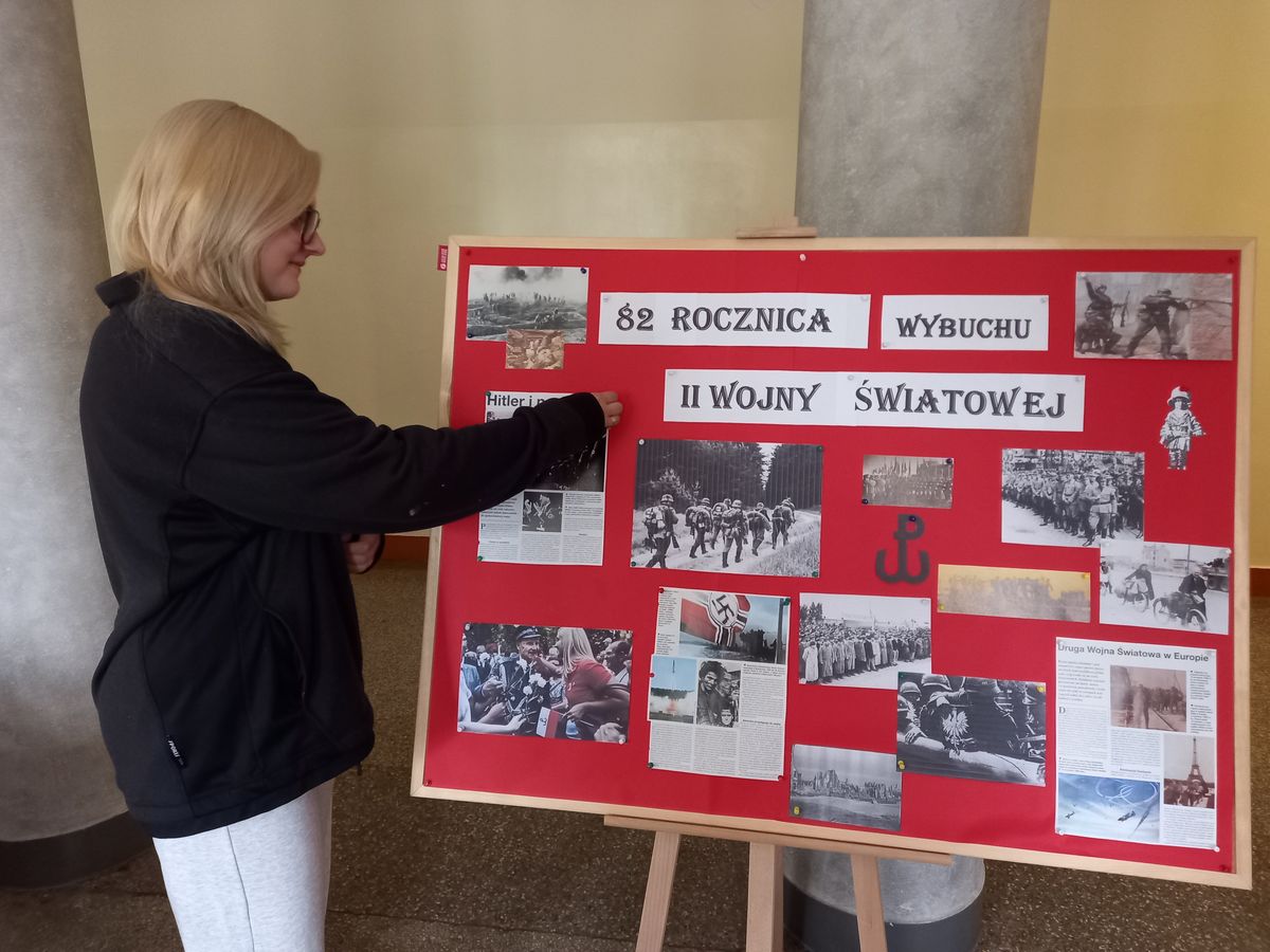 82 ROCZNICA WYBUCHU II WOJNY ŚWIATOWEJ W DĘBICKIM HUFCU 3jpg