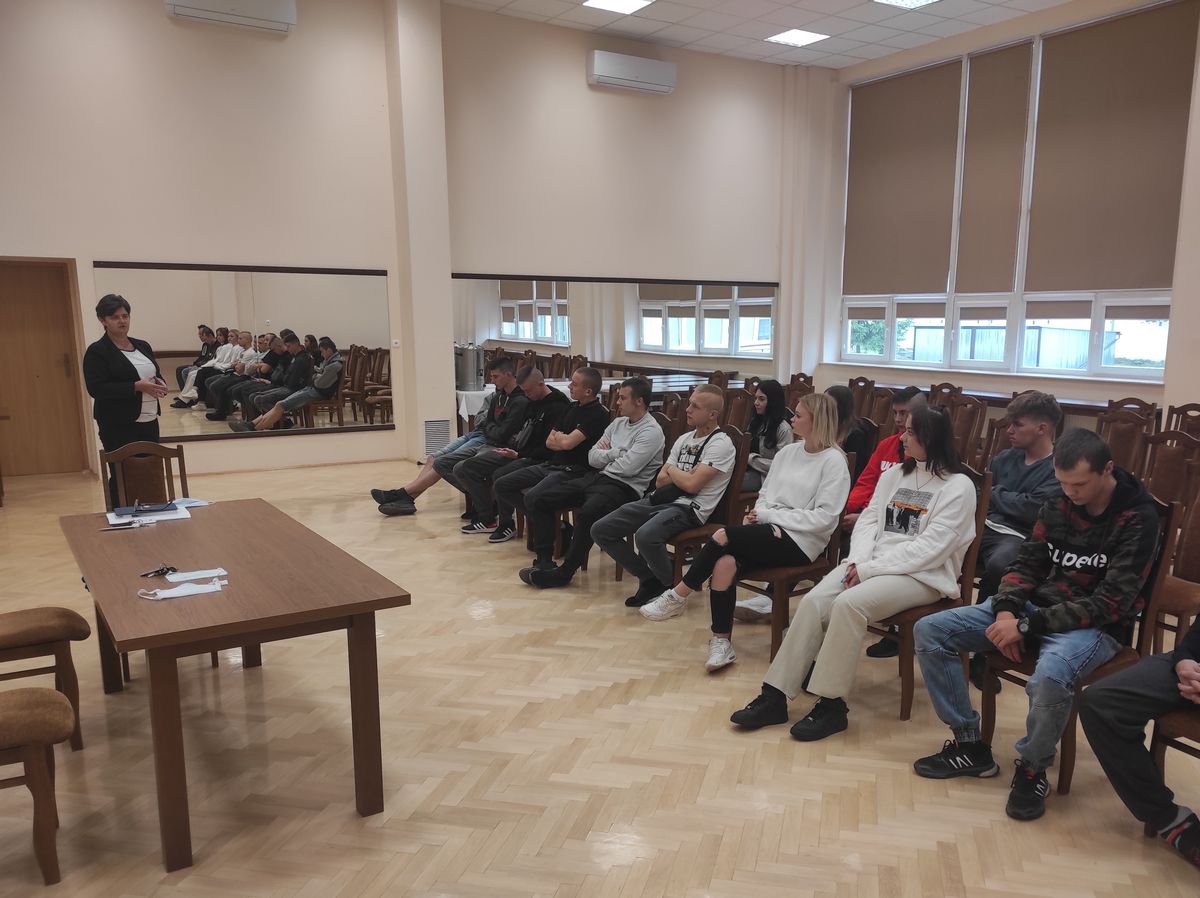 Zdj.2.ROZPOCZĘCIE ROKU SZKOLNEGO W OSiW iWONICZ