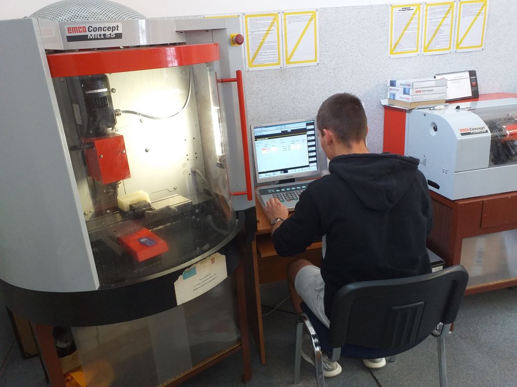 ZAKOŃCZENIE KURSU OPERATOR OBRABIAREK CNC W CEIPM KROSNO 3 