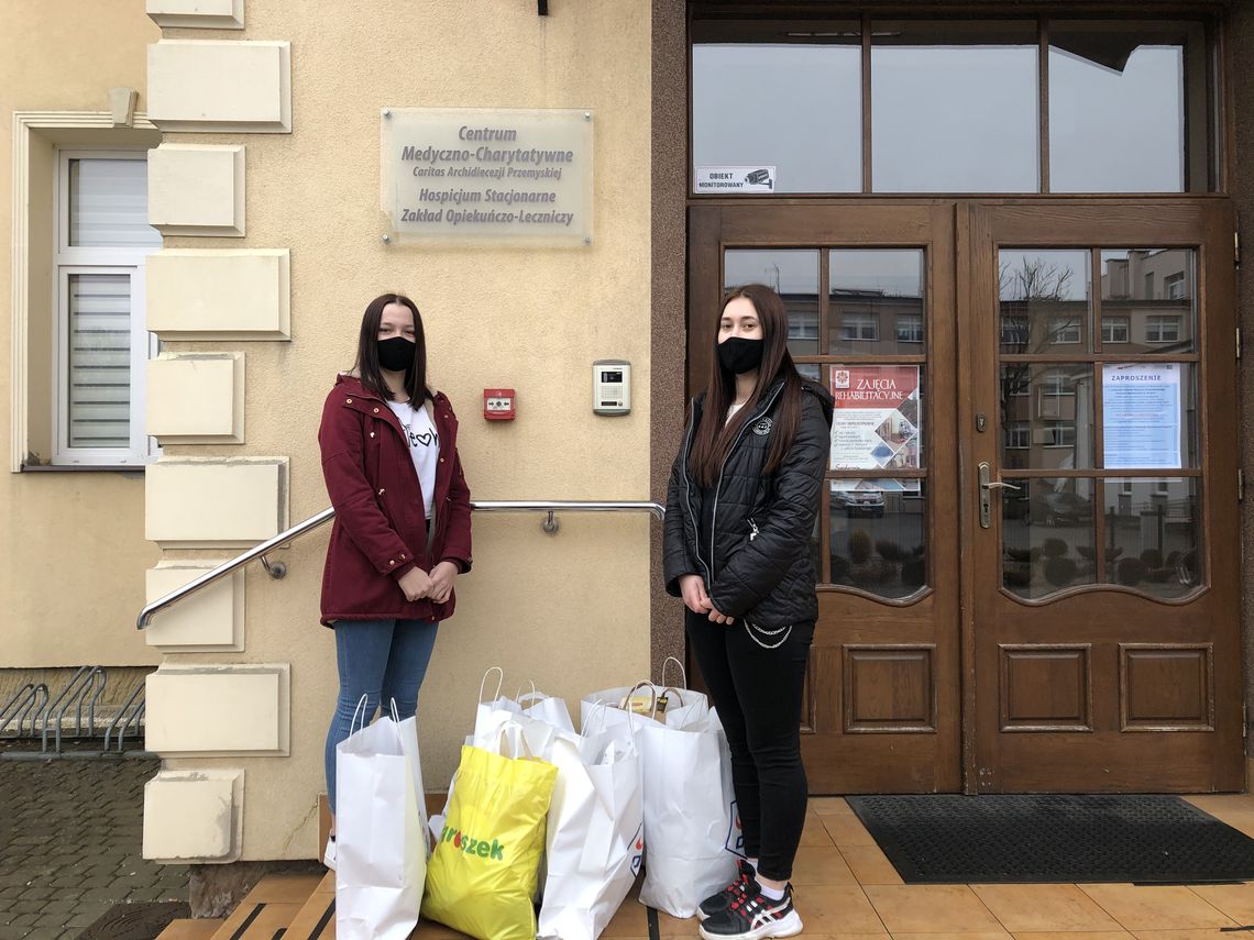 ZBIÓRKA ŻYWNOŚCI W OSIW NA RZECZ HOSPICJUM W KROŚNIE 1