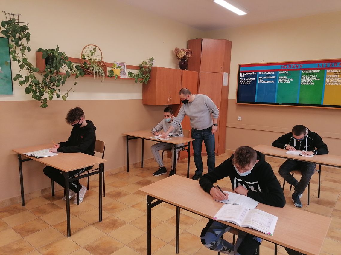 Fot. 2 KONSULTACJE EDUKACYJNO WYCHOWAWCZE W 9 9 HP KROSNO