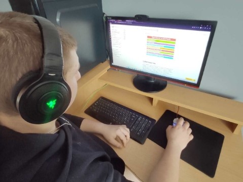 JAK BYĆ BEZPIECZNYM W SIECI REALIZACJA PROGRAMU W PRZEMYSKIM HUFCU2