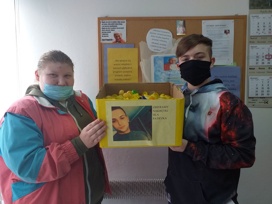 9 8 HUFIEC PRACY W SANOKU WŁĄCZA SIĘ AKCJĘ ZBIERANIA NAKRĘTEK2