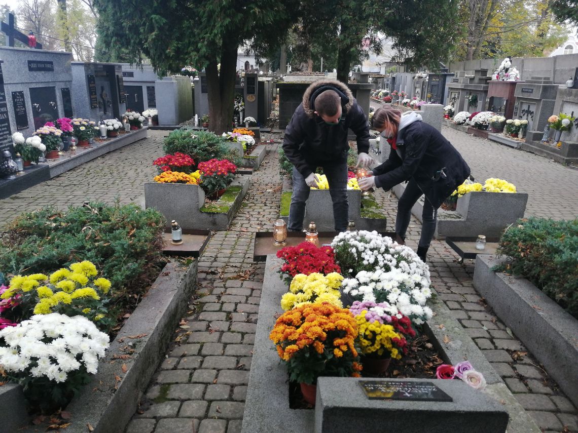 Fot.2 OCALIĆ OD ZAPOMNIENIA W 9 12 HUFCU PRACY W JAROSŁAWIU