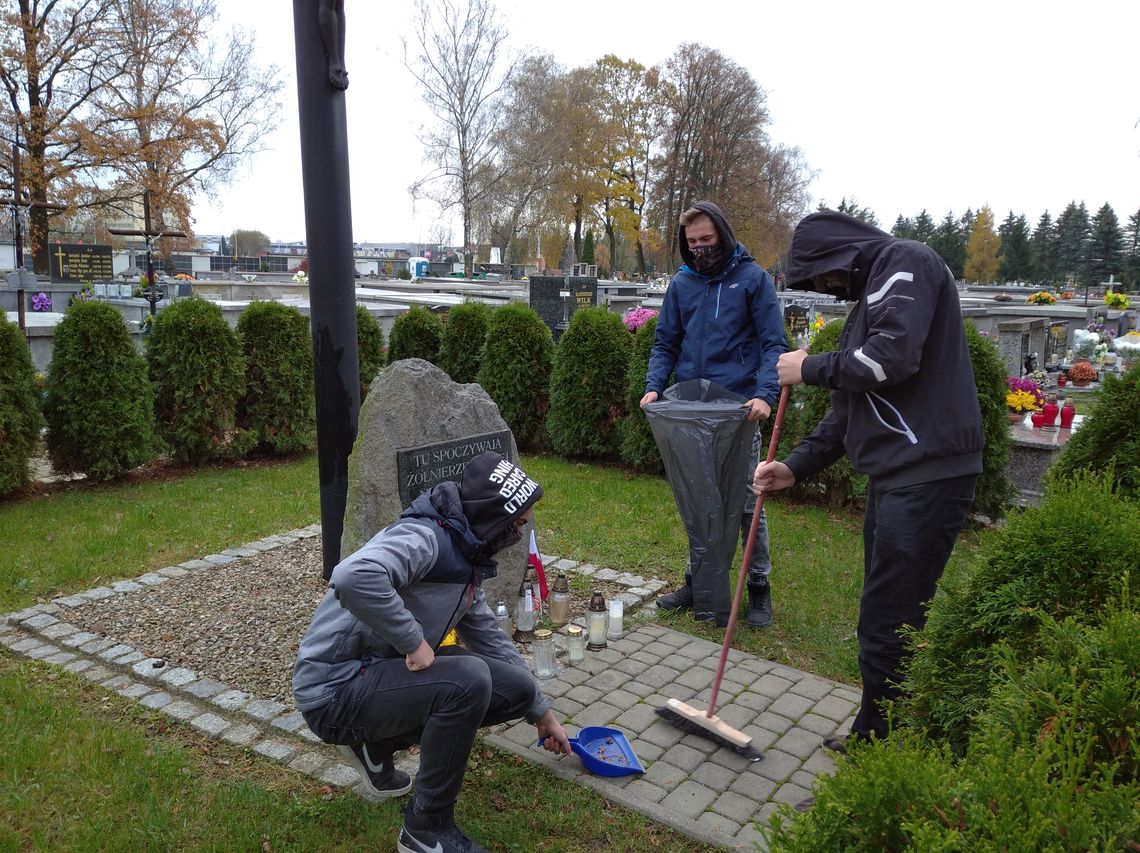 OCALIĆ OD ZAPOMNIENIA W 9 9 HUFIEC PRACY KROSNO 2 kopia kopia