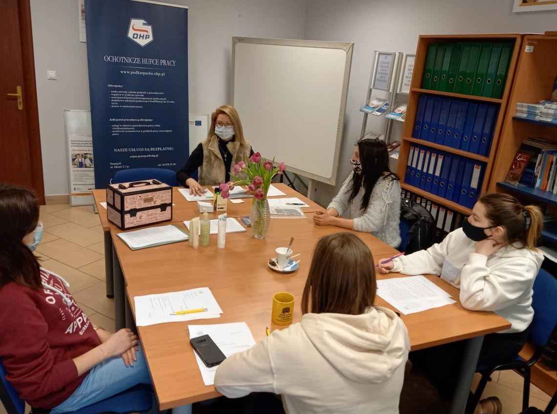 Przemyśl CEiPM Metamorfozy wiosenne w Dniu Kobiet 
