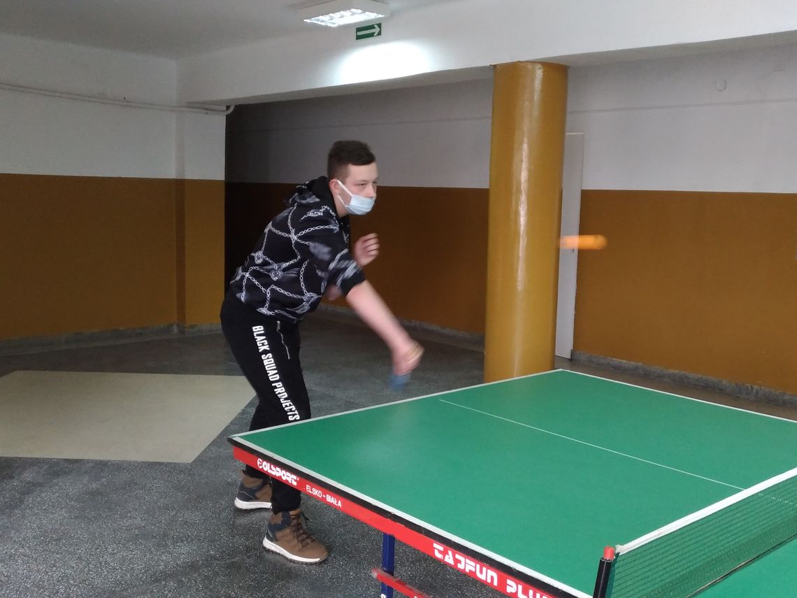 Fot.3. TENIS STOŁOWY W 9 12 HUFCU PRACY JAROSŁAW