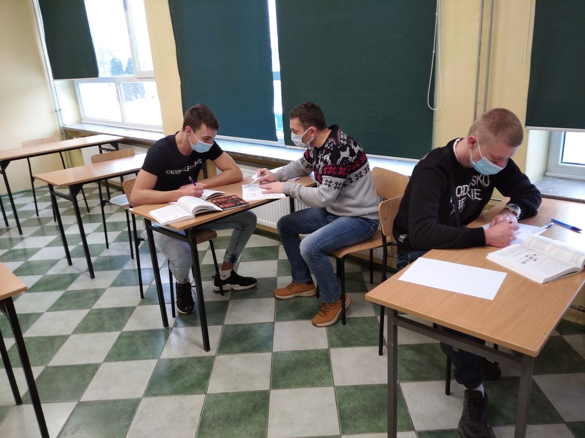 PRZYJEMNE Z POŻYTECZNYM W 9 9 HUFIEC PRACY KROSNO 2
