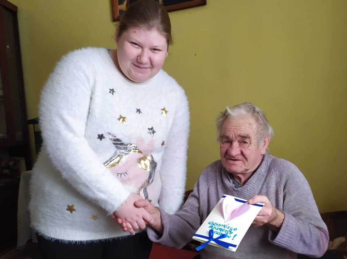SANOCKA RADA MŁODZIEŻY PAMIĘTA O SENIORACH4