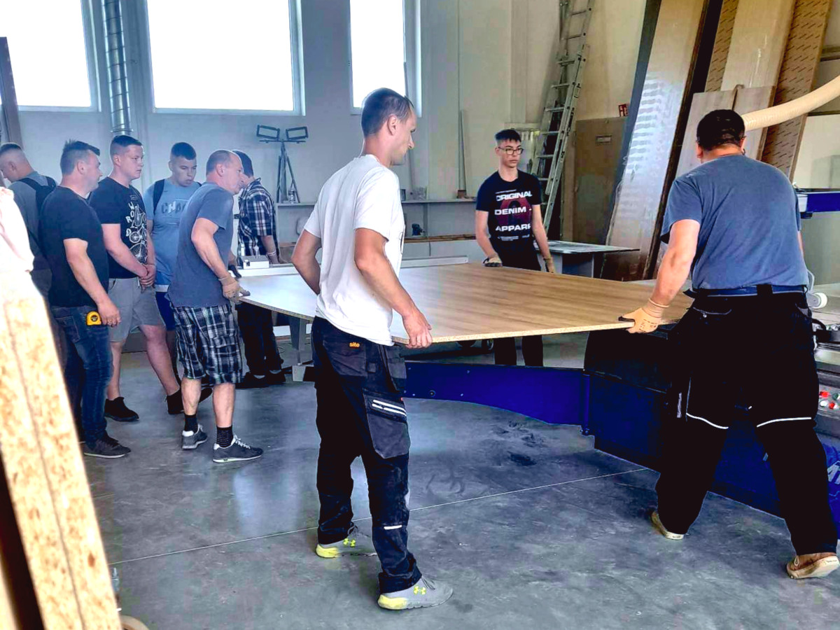 Zambrów: Wizyta studyjna młodzieży z Branżowej Szkoły I Stopnia w Ciechanowcu w zakładzie pracy