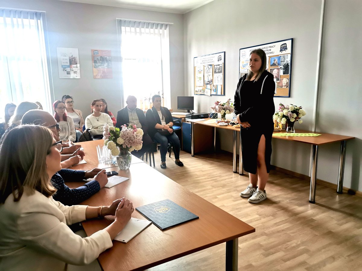 Suwałki: Konkurs recytatorski „Wisława Szymborska – znamy i recytujemy” – Fundacja LOTTO