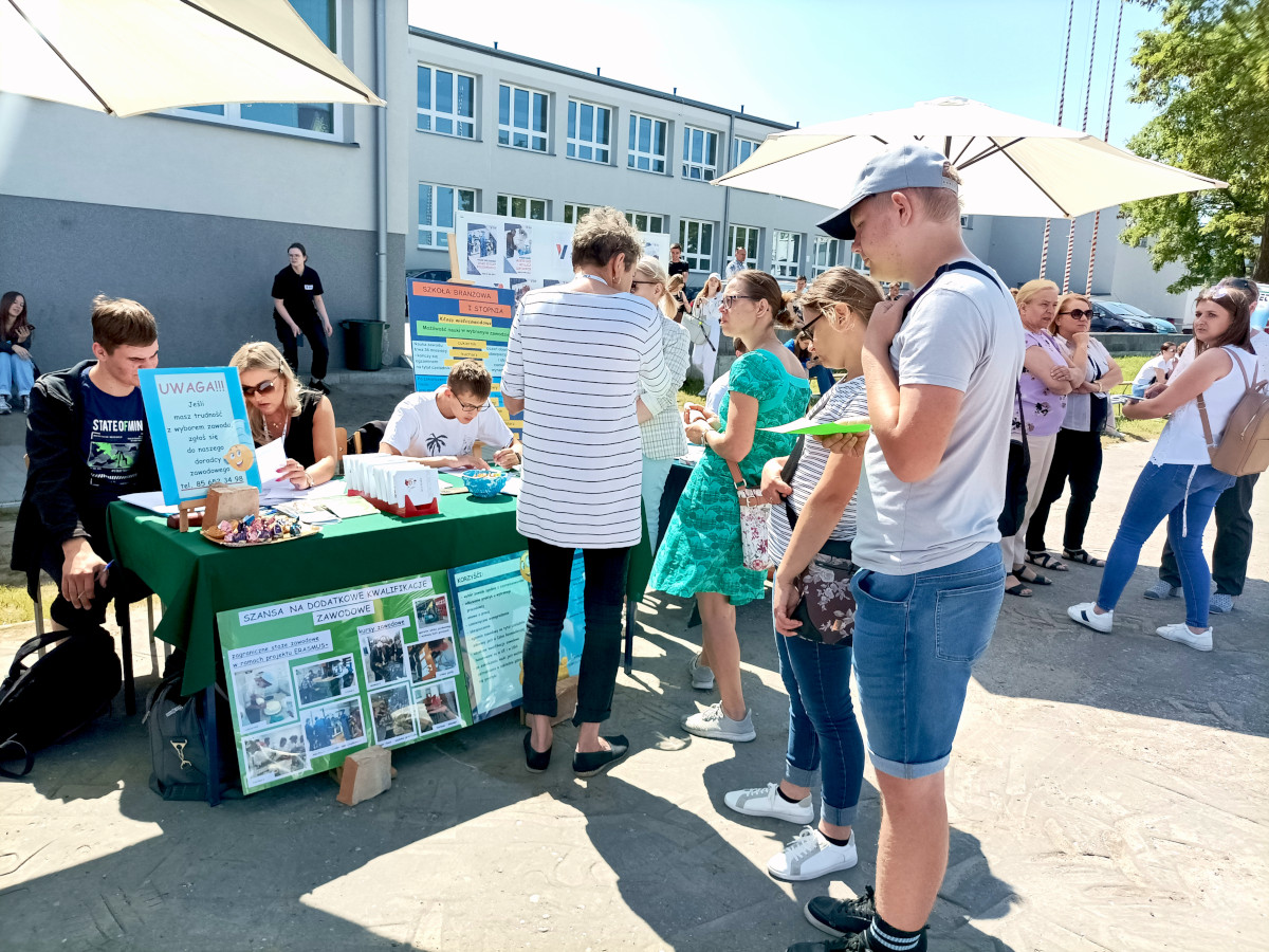 Białystok: Festyn Edukacyjno-Zawodowy w ZSZ nr 5