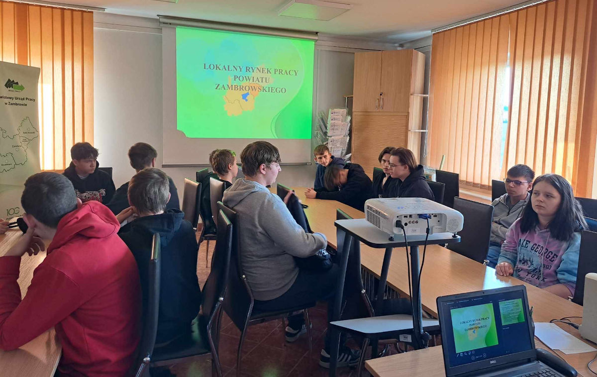 Zambrów: Rok Edukacji Ekonomicznej 2024 – wizyta w Urzędzie Pracy